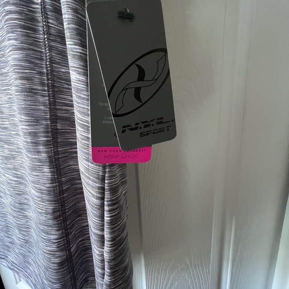 N.Y.L Sport Short Sleeve Gray Print Top Size XL, NWT - Picture 4 of 7